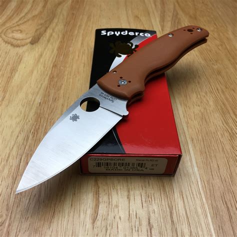 And, nested somewhere in the middle of their price points and sizes, is the Shaman. . Spyderco shaman sprint run 2022